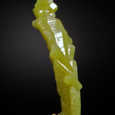 Pyromorphite - elongated, curved and stacked crystals