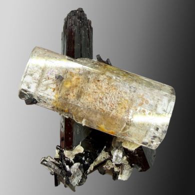 Beryl var. goshenite, tourmaline