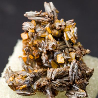 Wulfenite on Arsenian Vanadinite var. Endlichite