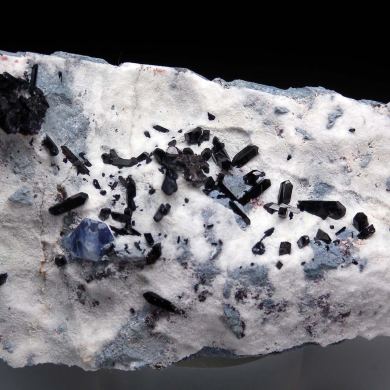 Benitoite, Neptunite