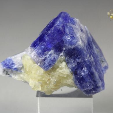 CARLETONITE, CALCITE