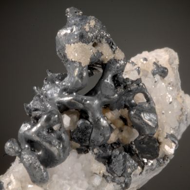 Acanthite and Polybasite on Quartz