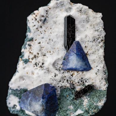 Benitoite with Neptunite