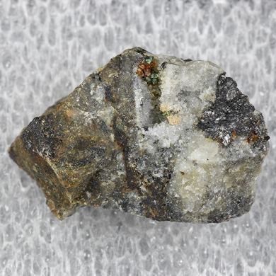 Bariumpharmacosiderite with Scorodite, Enargite, Quartz