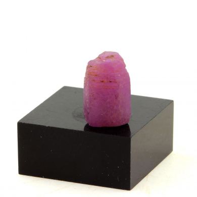 Ruby. 7.18 ct.