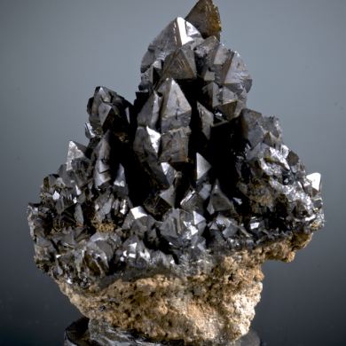 Descloizite - well-crystallized, unusual locale