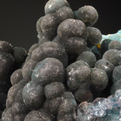Plumbogummite - dark blue replacing Pyromorphite
