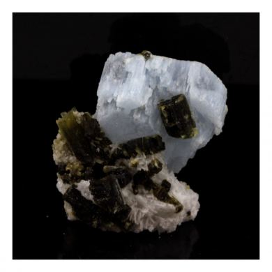 Alkali-beryl + Tourmaline. 67.17 ct.