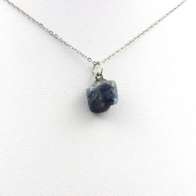 Raw Sapphire necklace. 10.47 ct.