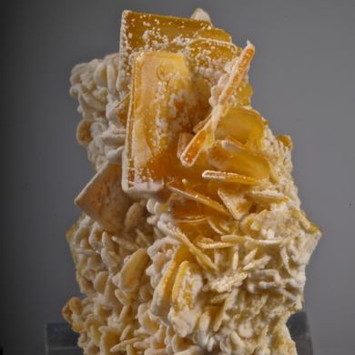 Wulfenite w. Calcite