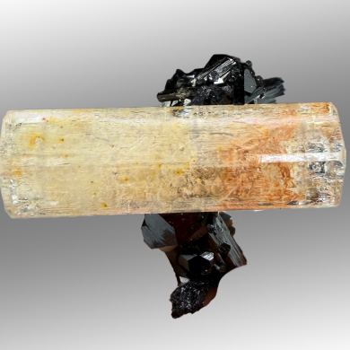 Beryl var. goshenite, tourmaline