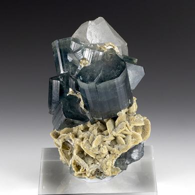 Fluorapatite with Quartz, Siderite