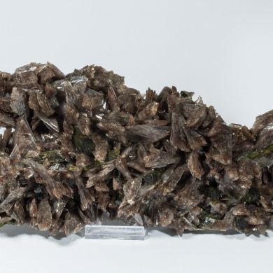 Axinite-(Mn) with Epidote
