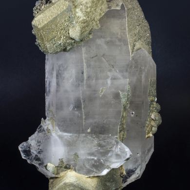 Siderite on Quartz with Pyrite