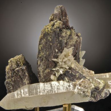 Hubnerite (exceptional, largest from Yaogangxian!) on Quartz with Helvite