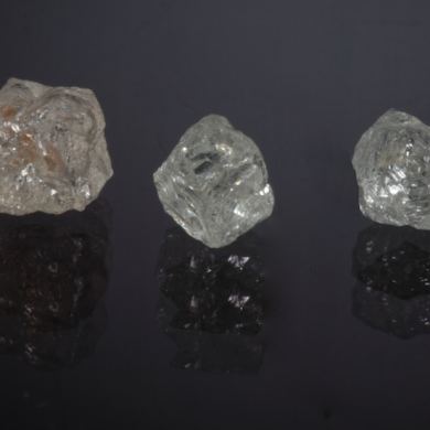 Diamond - three crystals, different colors and habits