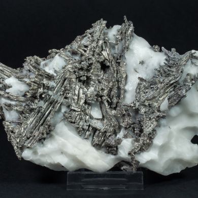 Allargentum on Calcite