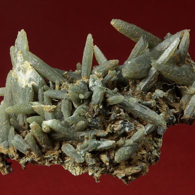 Quartz ( var. Prase ) on Hedenbergite 