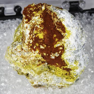 Arseniosiderite on Segnitite