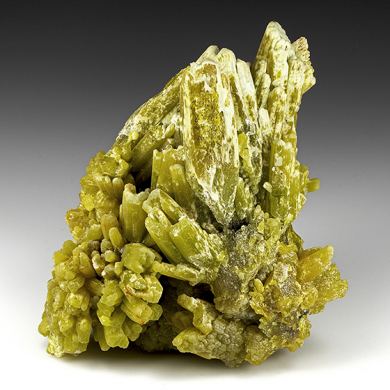 Plumbogummite replacing Pyromorphite