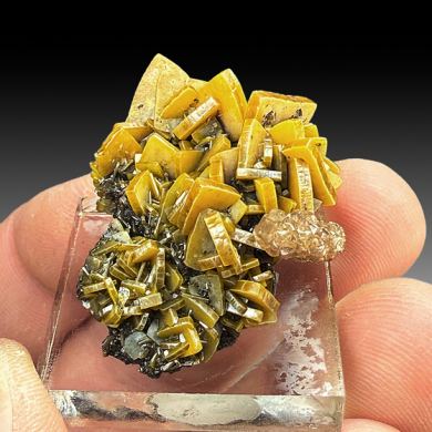Wulfenite with Calcite