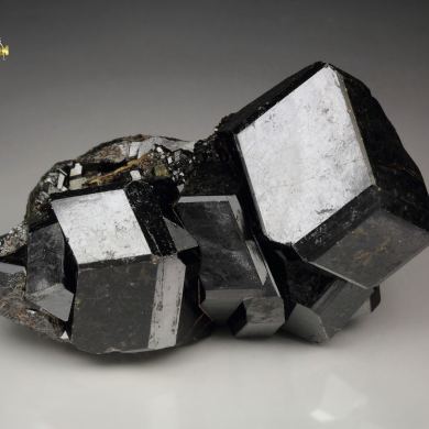 GARNET var. ANDRADITE var. MELANITE