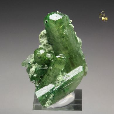 VESUVIANITE var. CHROMIAN