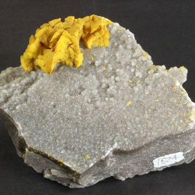 Smithsonite after Dolomite on Quartz