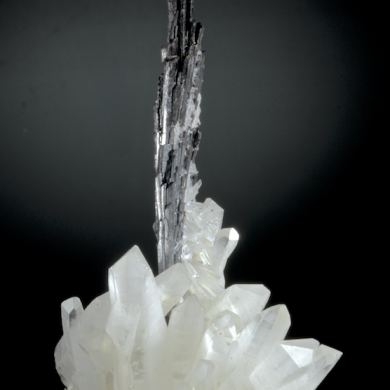 Hubnerite on Quartz