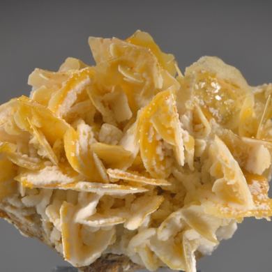 Wulfenite w. Calcite & Mimetite