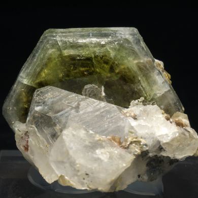 Fluorapatite with Quartz, Muscovite, Arsenopyrite and Calcite