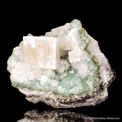 Hydroxyapophyllite-(K) on Prehnite
