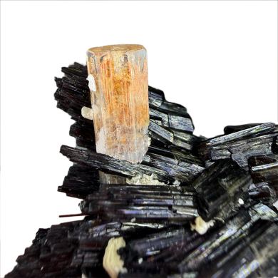 Beryl var. goshenite, tourmaline