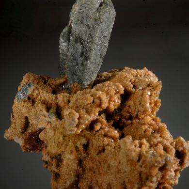 Quartz -included by Hedenbergite on Andradite