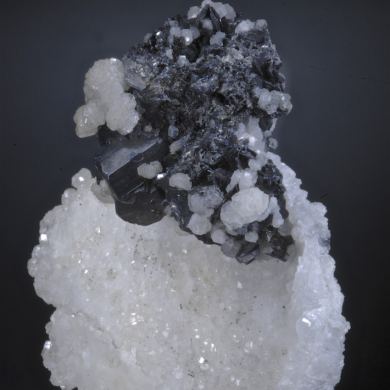 Pyrargyrite with Polybasite on Calcite
