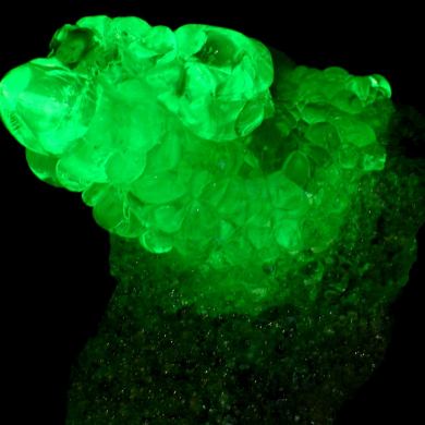 Opal var. hyalite CRAZY FLUORESCENCE