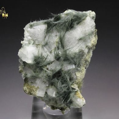 AMPHIBOLE GROUP var. BYSSOLITE, K FELDSPAR var. ADULARIA