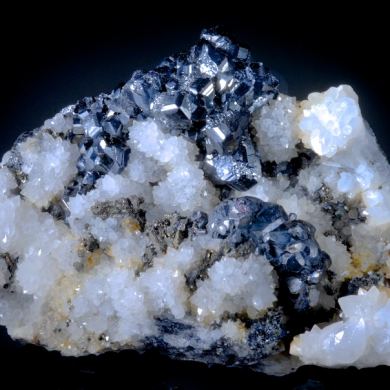 Pyrargyrite with Polybasite, Chalcopyrite, Quartz