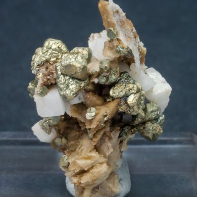 Chalcopyrite with Siderite and Dolomite