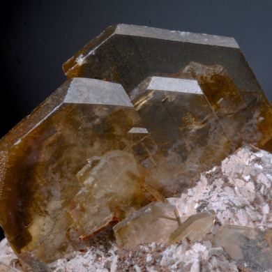 Barite on Dolomite and Rhodochrosite