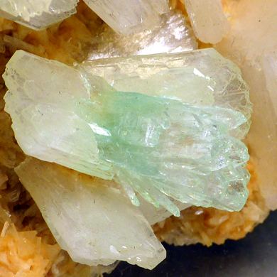 Stilbite, apophyllite, heulandite