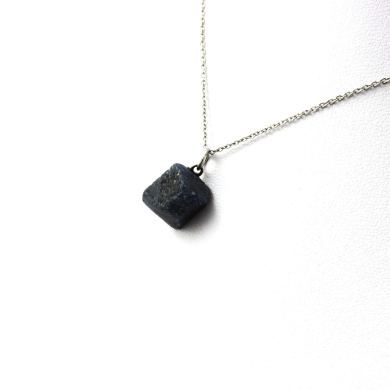 Raw Sapphire necklace. 16.38 ct.