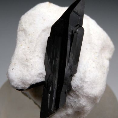 Neptunite (DT)