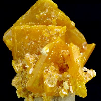 Wulfenite, phosphohedyphane, calcite