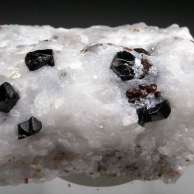 Spinel in Calcite