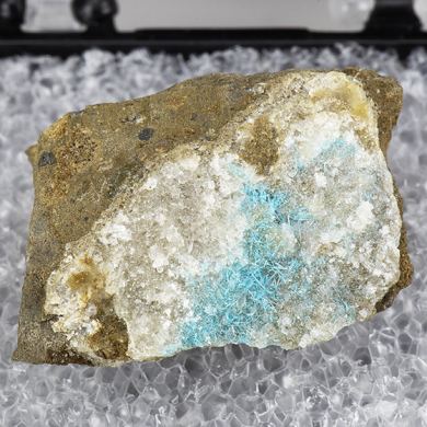 Pentagonite with Apophyllite, Heulandite