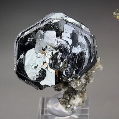 HEMATITE var. IRON ROSE, RUTILE