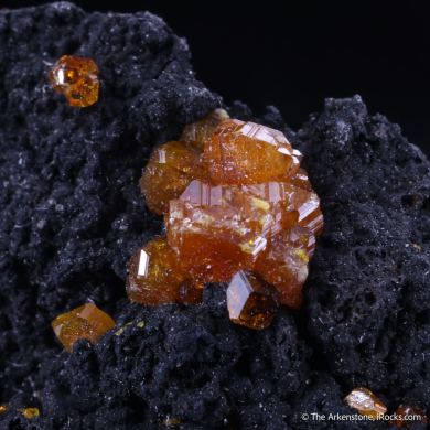 Stolzite