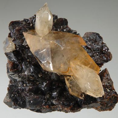 twinned Calcite on Sphalerite 