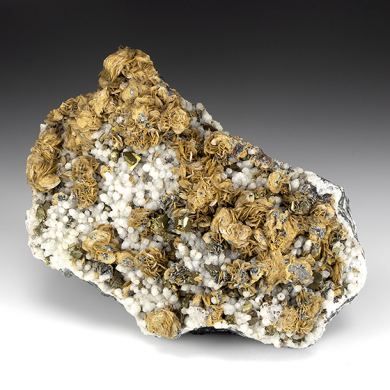 Siderite with Chalcopyrite, Quartz